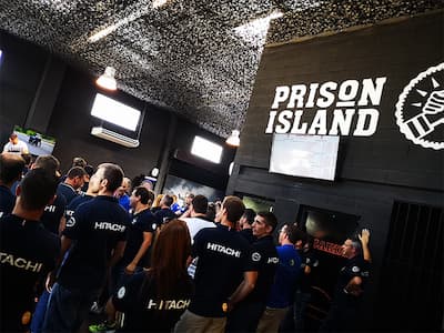 Photo illustration groupes Prison Island